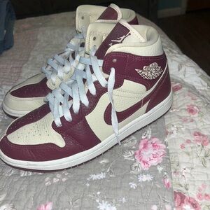 Women's size 7 Air Jordan 1 Mid SE
'Split - Beach Cherrywood'.
